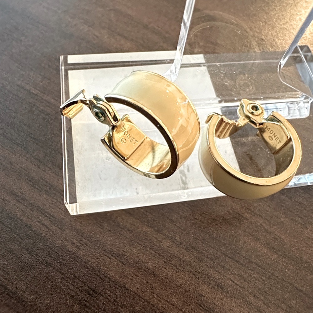 VTG Monet Ivory Emerald & Gold Tone Clip-On Earrings